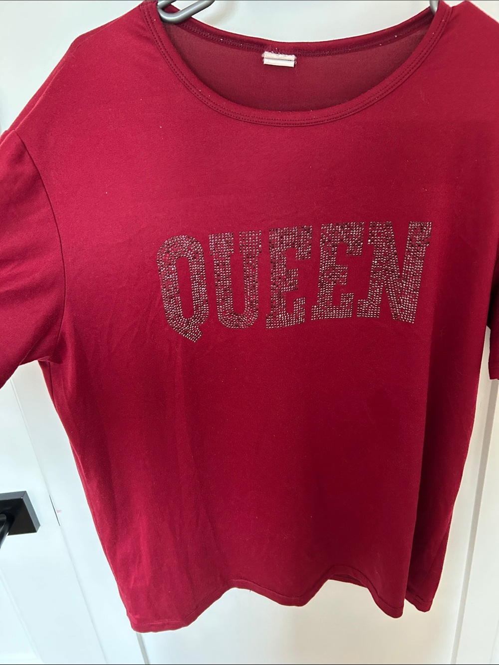 Queen Embellished Red Women's Jersey Top